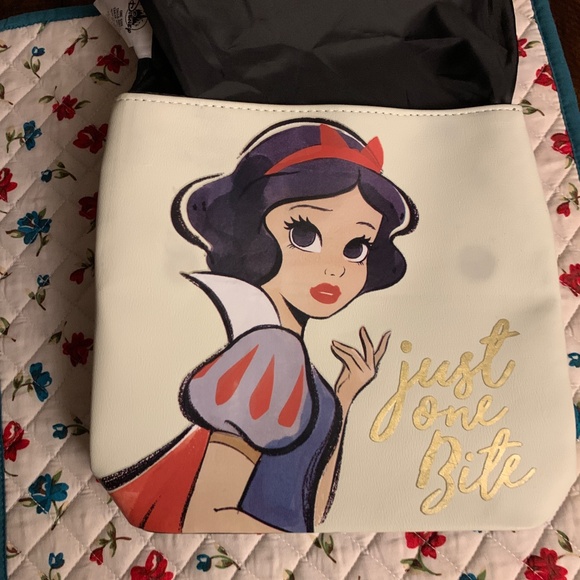 Disney Snow White "Just One Bite" Small Purse - Like New - Picture 11 of 14